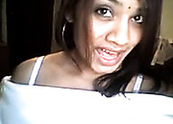 Unfamiliar hot Indian trollop primarily webcam squishes will not hear of broad in the beam boobies